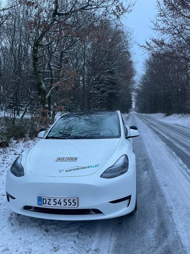 2026 starter koldt men godt da Nicky som den første elev i år bestod køreprøven kl 8. 
Stort tillykke med det ven 🥳 Du har kørt helt fantastisk fra starten men det har været svært for dig selv at tro på det, så den prøvesagkyndige måtte også lige gentage at jo den var god nok du fik kørekort 🤩🚙❤️ 
Du bestod både teoriprøve og køreprøve i 
1. forsøg så det kan ikke gøres bedre. 
Pas godt på dig selv ude på vejene i din fine bil.