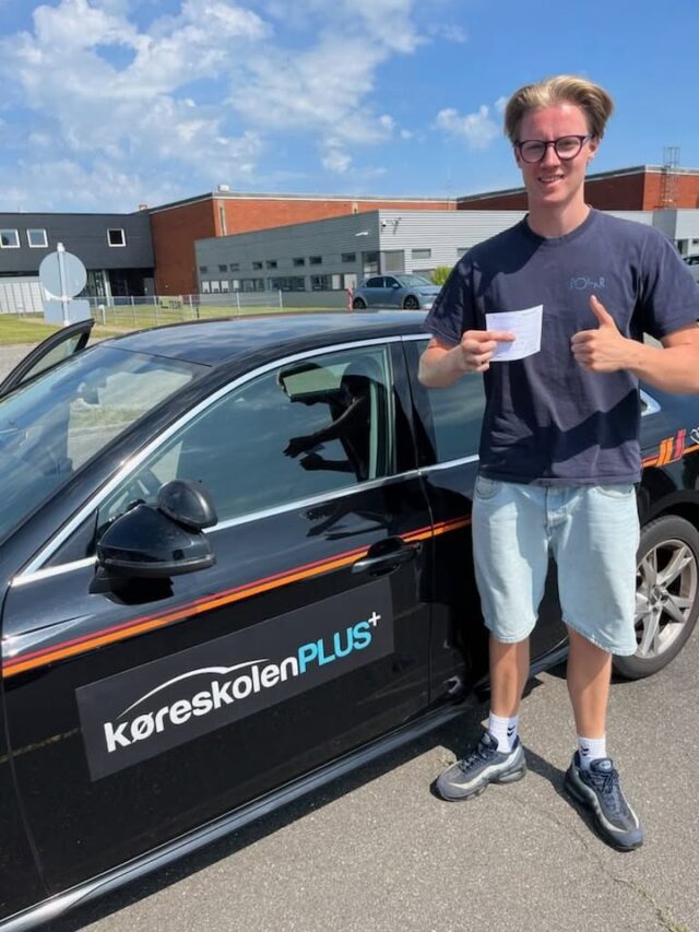 To venner fra Ladelund efterskole fik i dag deres kørekort i hus. Stort tillykke til Arthur og Magnus 👏🥳 
I har klaret det så flot og bestået både teoriprøve og køreprøve i 1. forsøg 🏆
Det har været en stor fornøjelse at have jer to på kørekortholdet. Søde, flinke og dygtige elever med godt humør det gør bare det hele meget nemmere. Så tak for jer 🩵🚙🫶😎